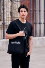 TOTE BAG - Bolsa unisex en dos modelos, negra, asas largas reforzadas en cruz y costura especial en el fondo para crear volumen